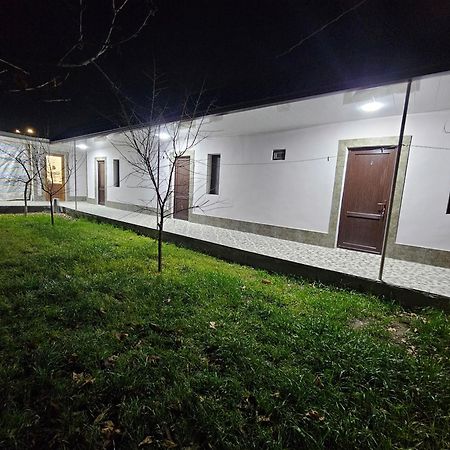 Galstyans Hotels Zvartnots Airport P'arak'ar Buitenkant foto