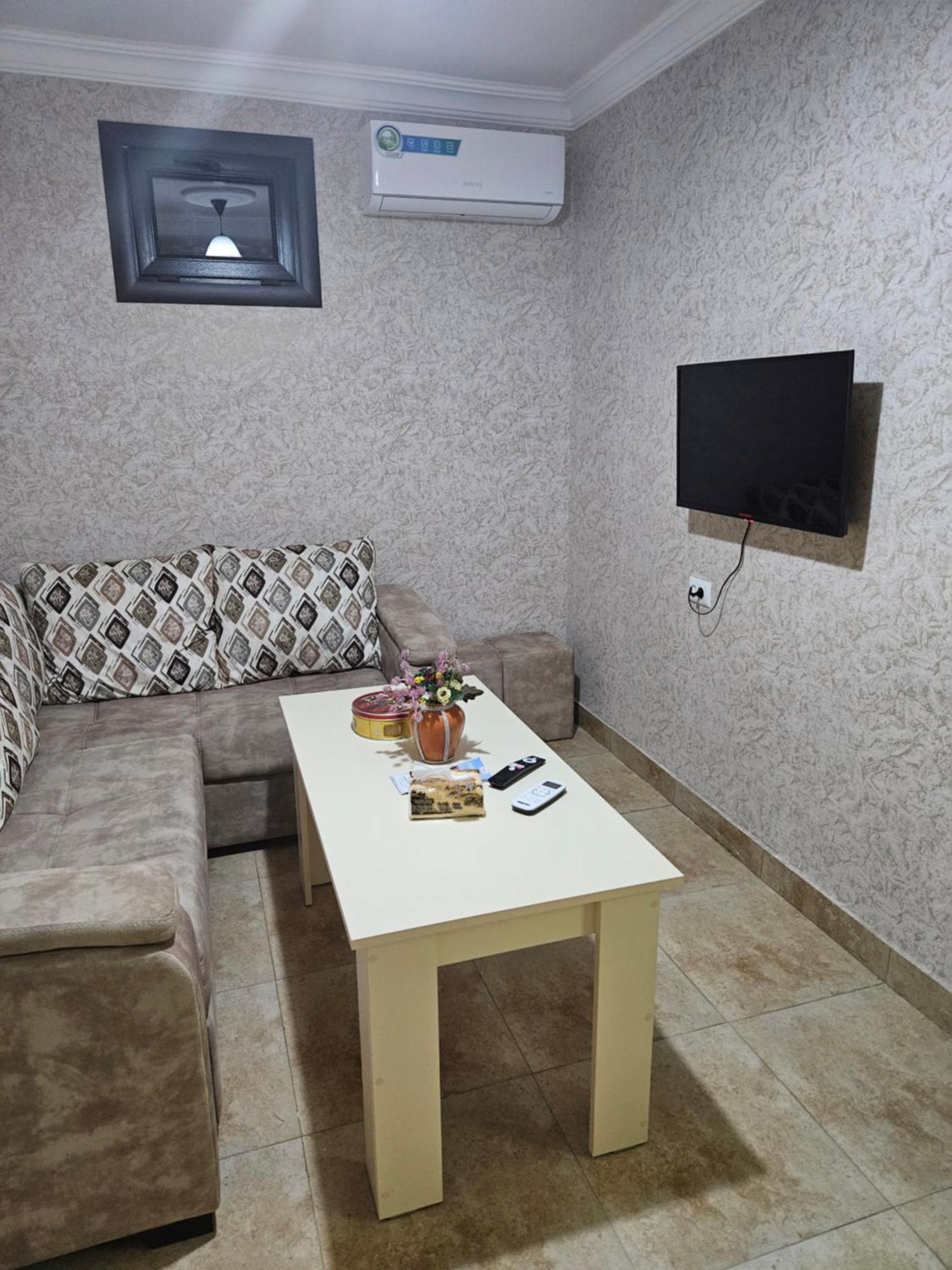 Galstyans Hotels Zvartnots Airport P'arak'ar Buitenkant foto