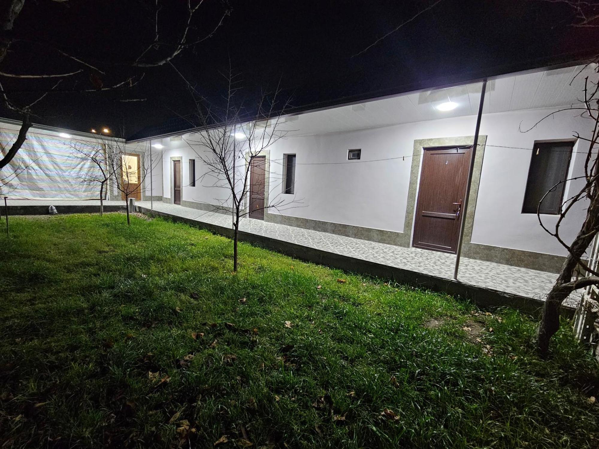 Galstyans Hotels Zvartnots Airport P'arak'ar Buitenkant foto