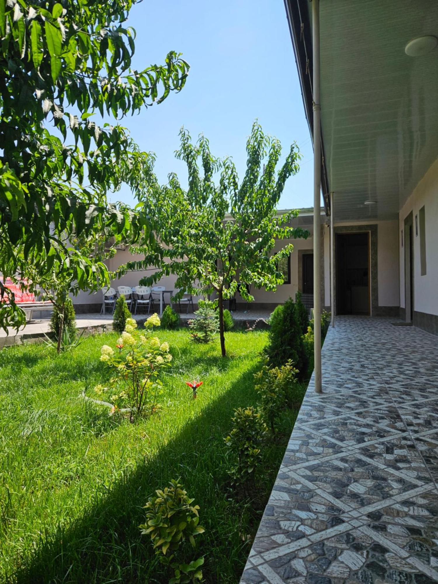 Galstyans Hotels Zvartnots Airport P'arak'ar Buitenkant foto